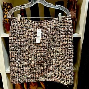 WHBM pink/black tweed skirt size 10
Never worn
